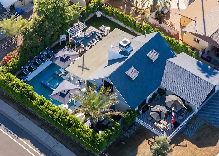 Luminosity Escape Pool Hot Tub Dog-friendly Scottsdale