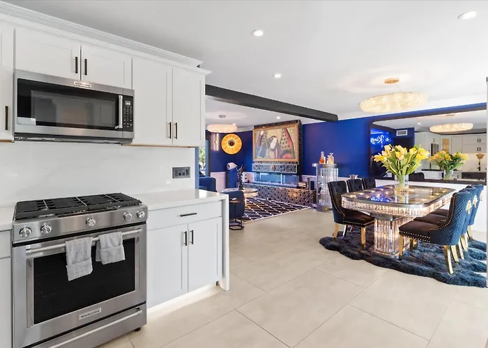 Luminosity Escape Pool Hot Tub Dog-friendly Holiday home *