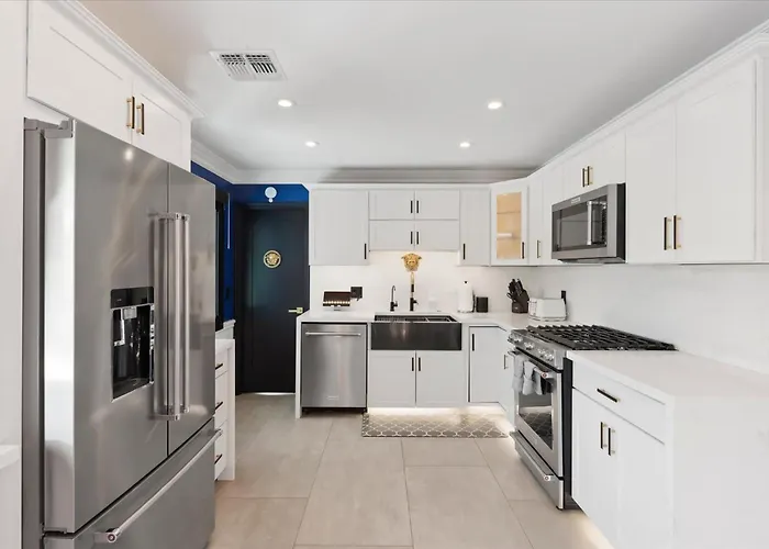 Luminosity Escape Pool Hot Tub Dog-friendly Holiday home