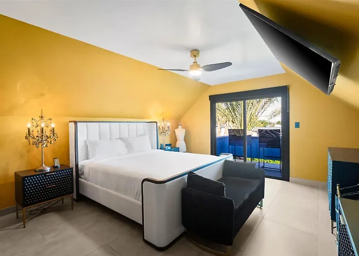 Luminosity Escape Pool Hot Tub Dog-friendly Scottsdale