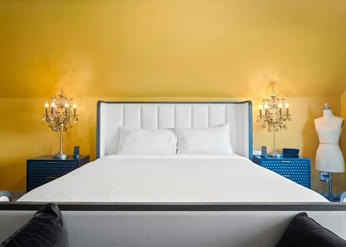 Luminosity Escape Pool Hot Tub Dog-friendly Scottsdale