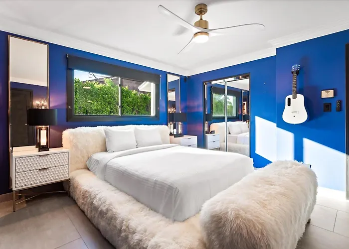 Luminosity Escape Pool Hot Tub Dog-friendly Holiday home Scottsdale