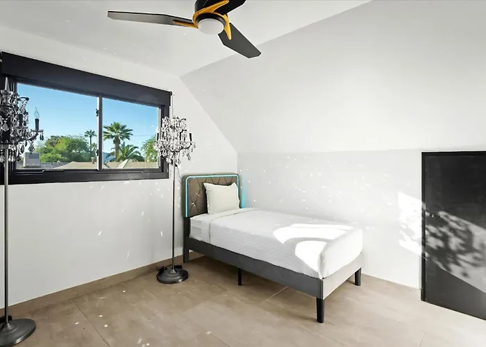 Luminosity Escape Pool Hot Tub Dog-friendly Holiday home Scottsdale