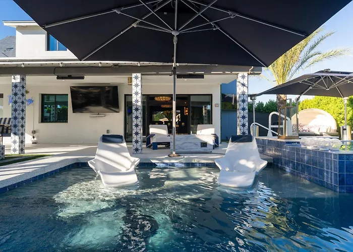 Luminosity Escape Pool Hot Tub Dog-friendly Scottsdale