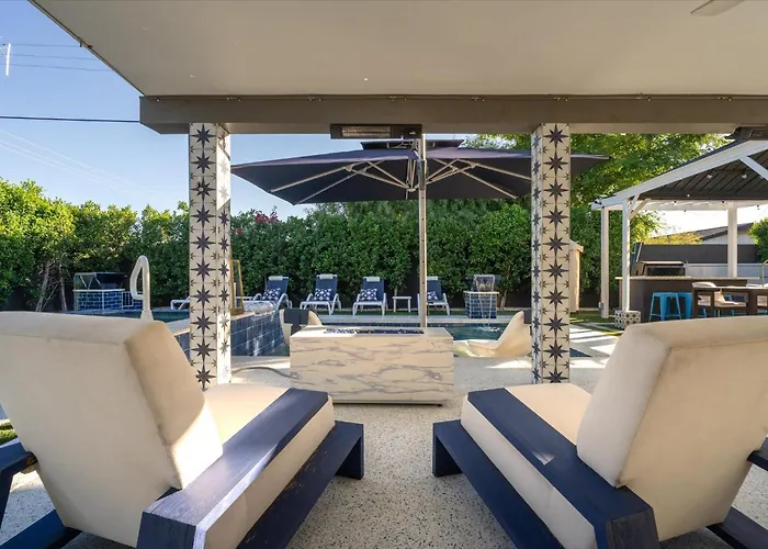 Luminosity Escape Pool Hot Tub Dog-friendly