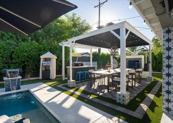 Luminosity Escape Pool Hot Tub Dog-friendly *
