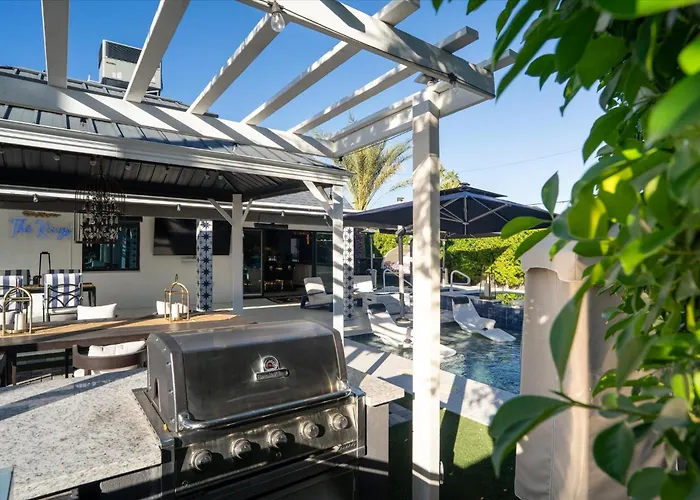 Luminosity Escape Pool Hot Tub Dog-friendly